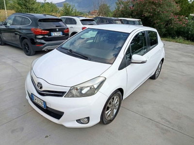 Toyota Yaris 1.D-4D 5 porte Lounge (2)