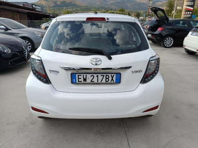 Toyota Yaris 1.D-4D 5 porte Lounge (7)
