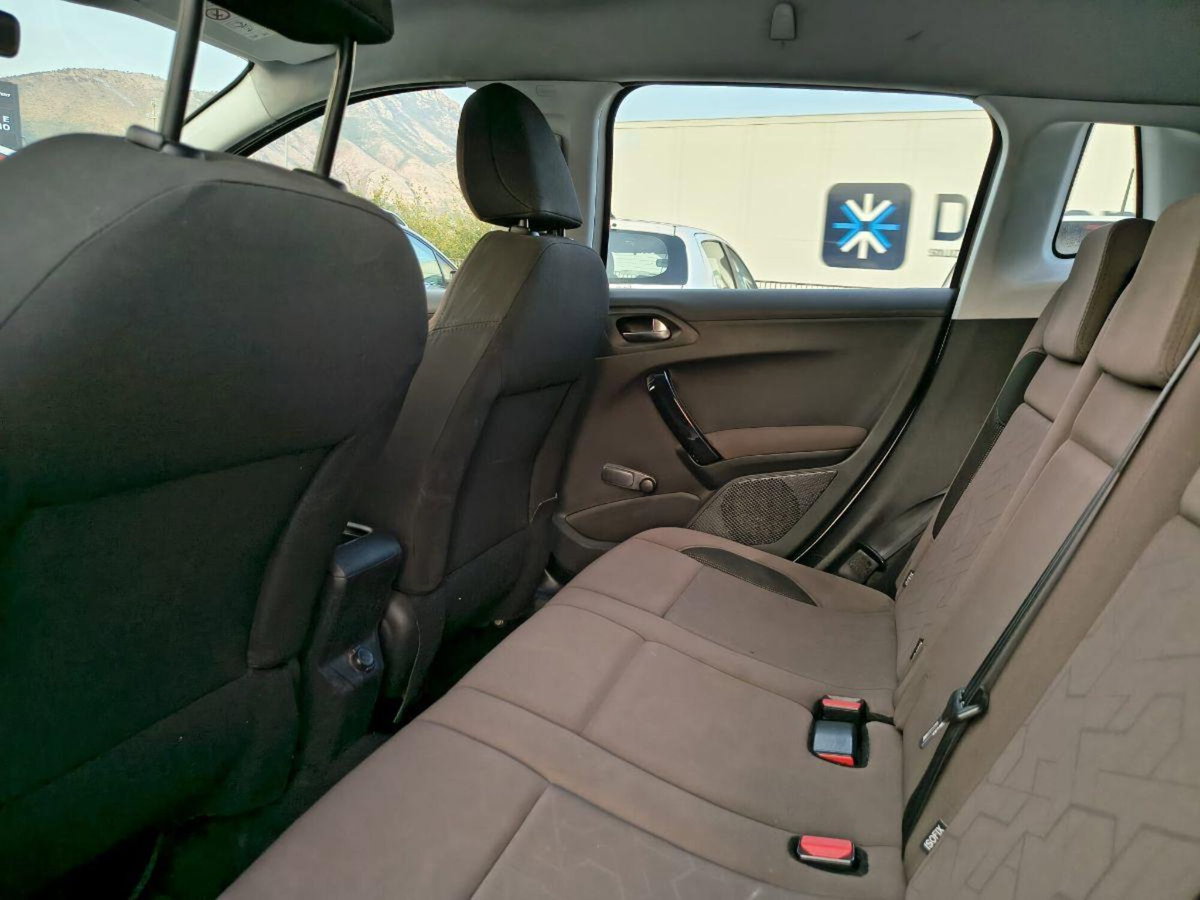Peugeot 2008 e-HDi 92 CV Stop&Start ETG6 Active (14)