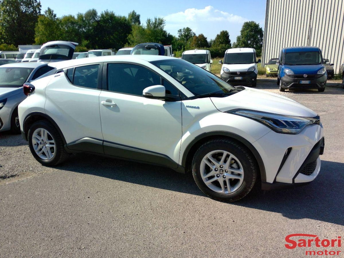 Toyota Toyota C-HR 1.8 Hybrid E-CVT Dynamic (2)