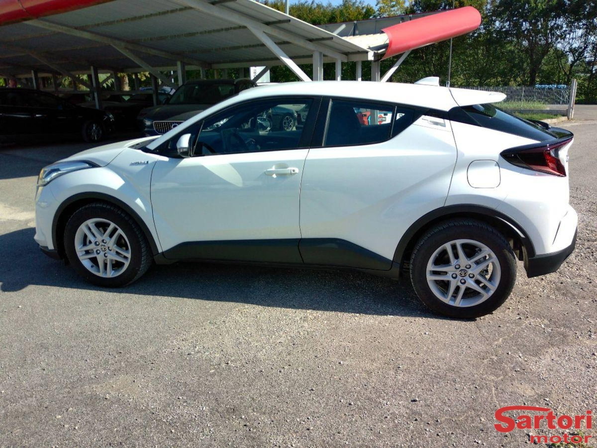 Toyota Toyota C-HR 1.8 Hybrid E-CVT Dynamic (4)