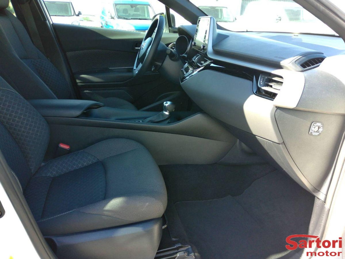 Toyota Toyota C-HR 1.8 Hybrid E-CVT Dynamic (9)