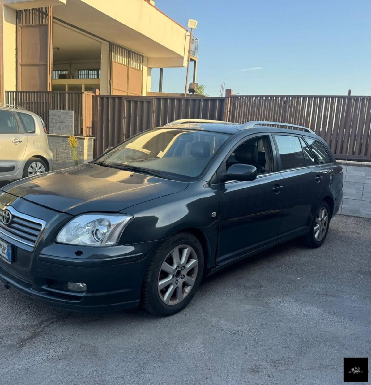 Toyota Avensis 2.2 D-4D 16V (2)
