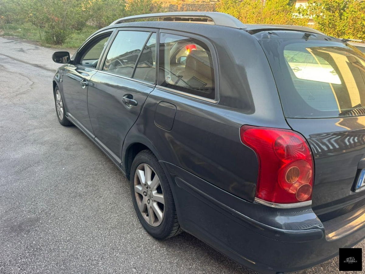 Toyota Avensis 2.2 D-4D 16V (4)