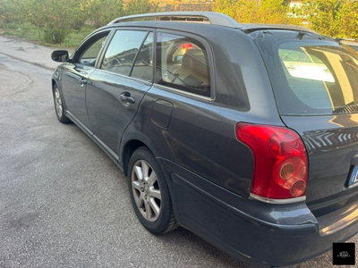 Toyota Avensis 2.2 D-4D 16V (4)