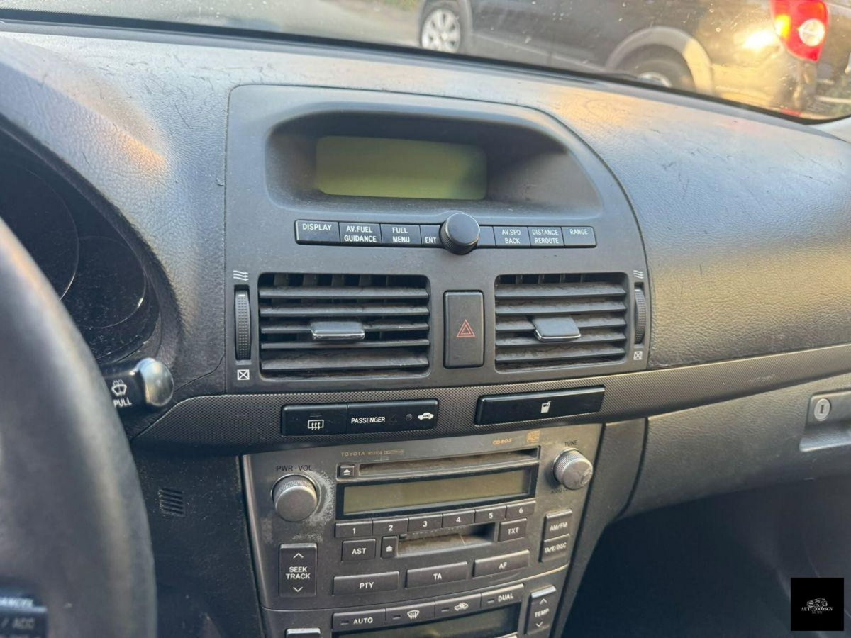 Toyota Avensis 2.2 D-4D 16V (6)