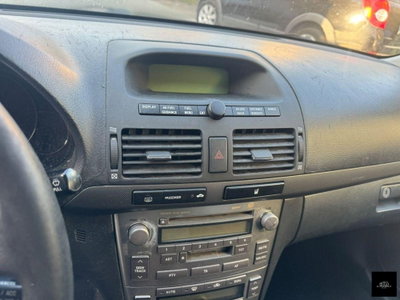 Toyota Avensis 2.2 D-4D 16V (6)