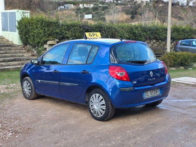 Renault Clio 1.2 16V 65CV 5 porte 4U Pack (4)