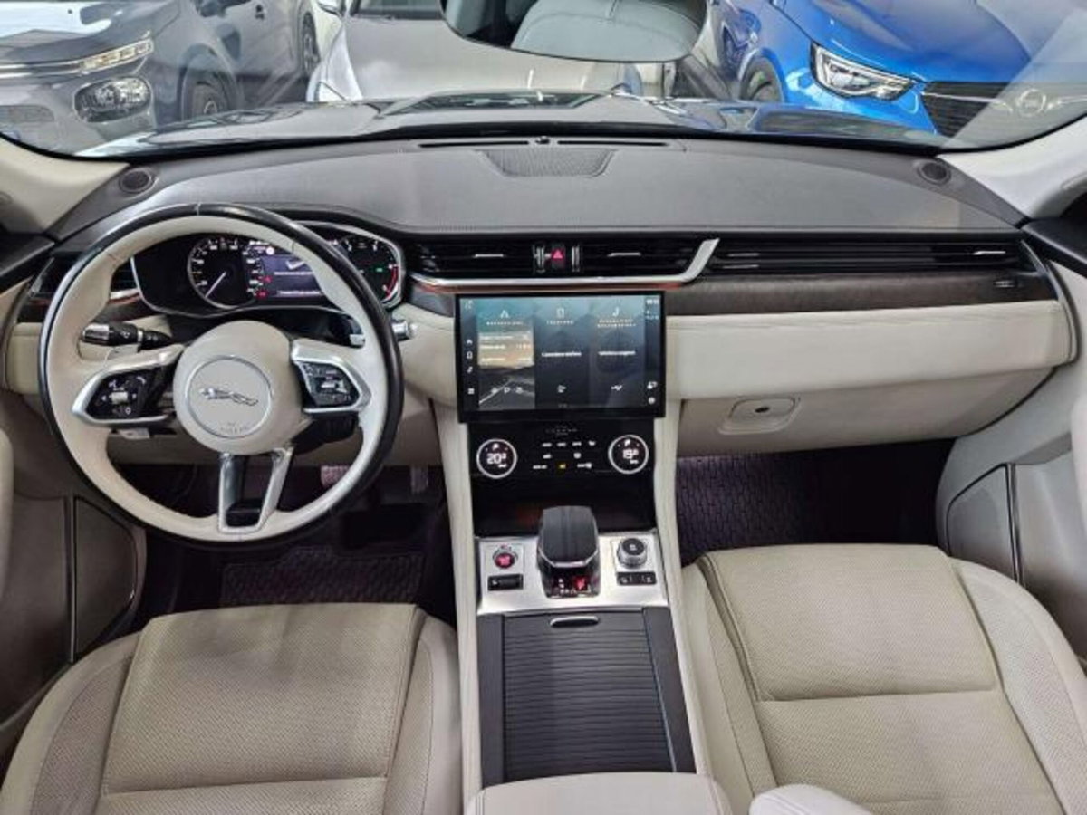 Jaguar F-Pace 2.0d i4 mhev R-Dynamic SE 90th Anniversary Edition awd 204cv auto (13)