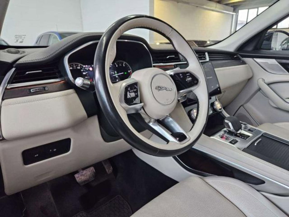 Jaguar F-Pace 2.0d i4 mhev R-Dynamic SE 90th Anniversary Edition awd 204cv auto (14)