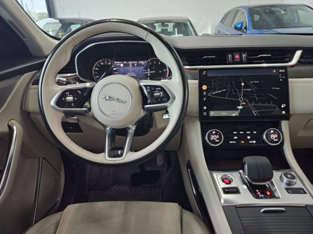 Jaguar F-Pace 2.0d i4 mhev R-Dynamic SE 90th Anniversary Edition awd 204cv auto (9)
