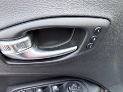 Jeep Compass 1.3 T4 190CV PHEV AT6 4xe Business (16)