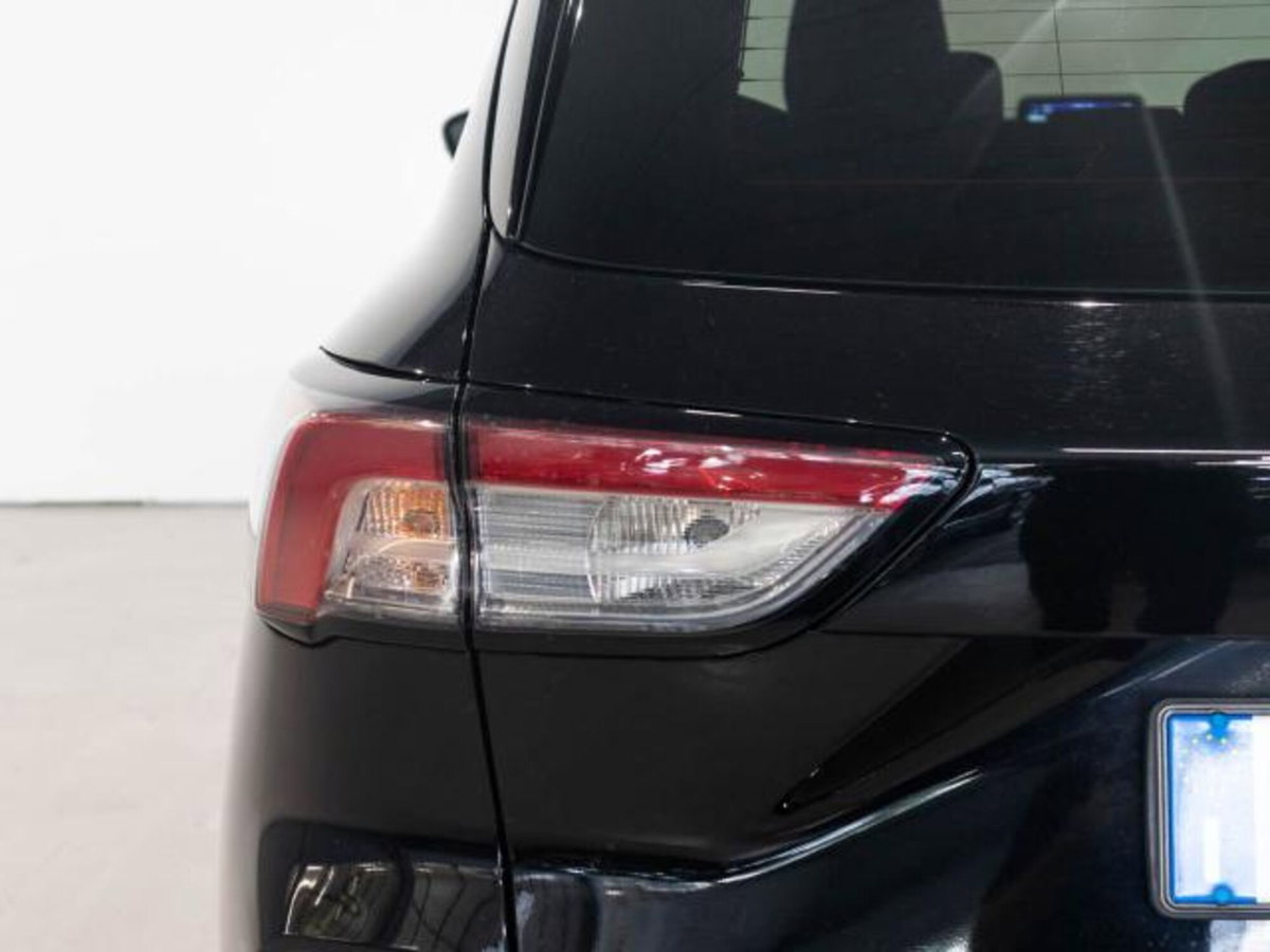 Ford Kuga 2.5 200 CV 4WD 5tronic Titanium (8)