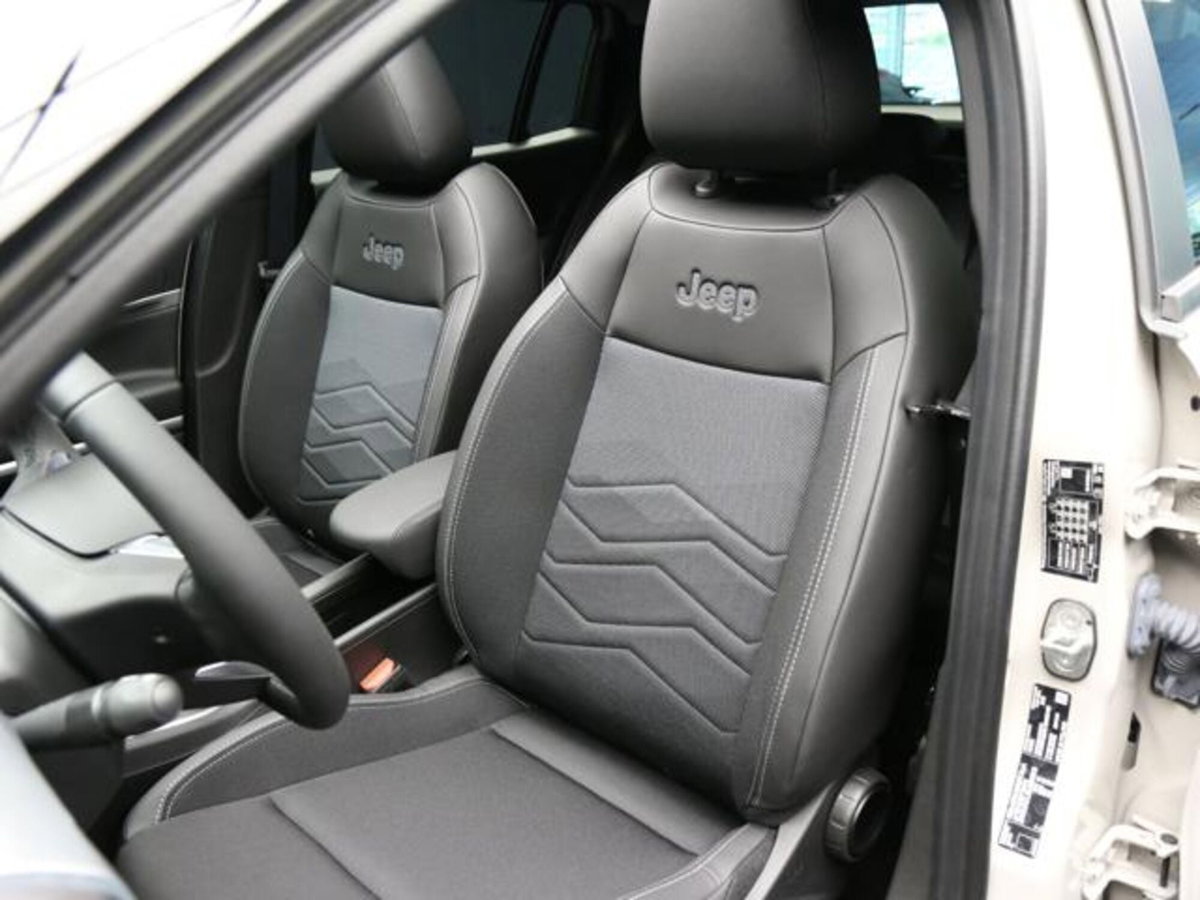 Jeep Avenger 1.2 turbo Summit fwd 100cv (9)