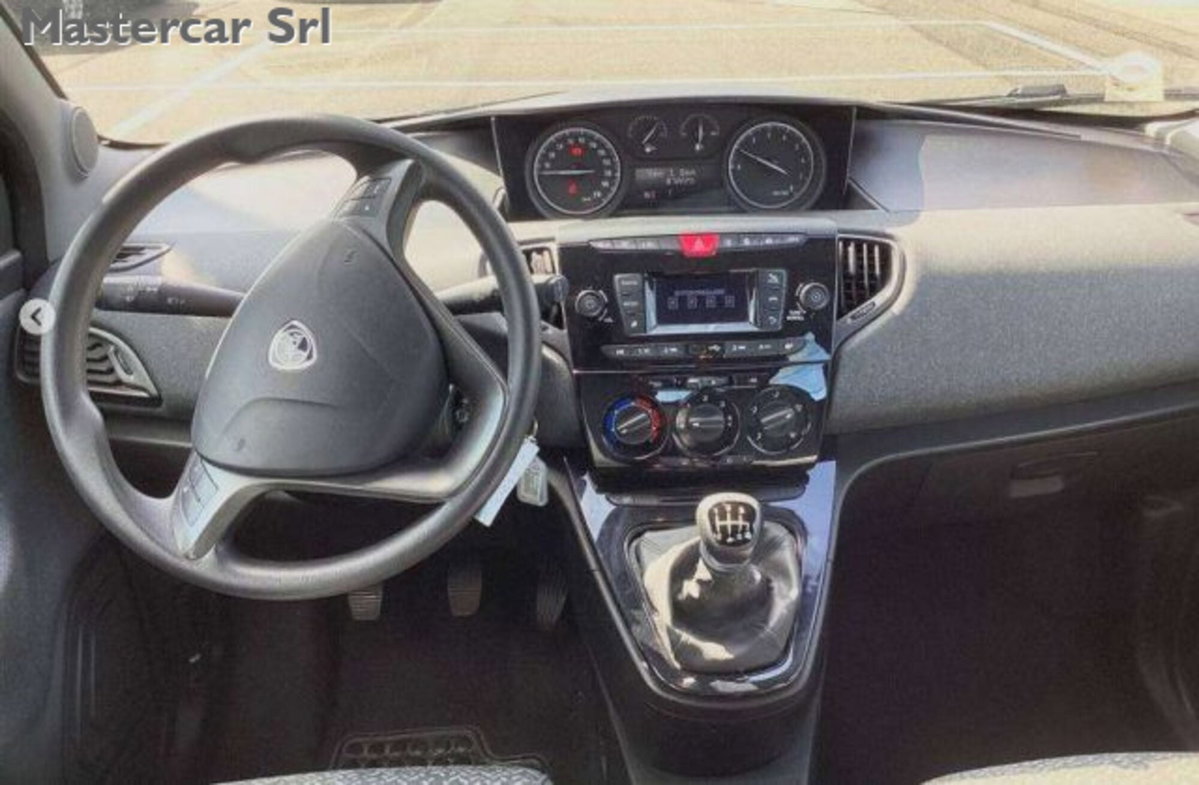 Lancia Ypsilon 1.0 FireFly 5 porte S&S Hybrid Silver Plus (3)