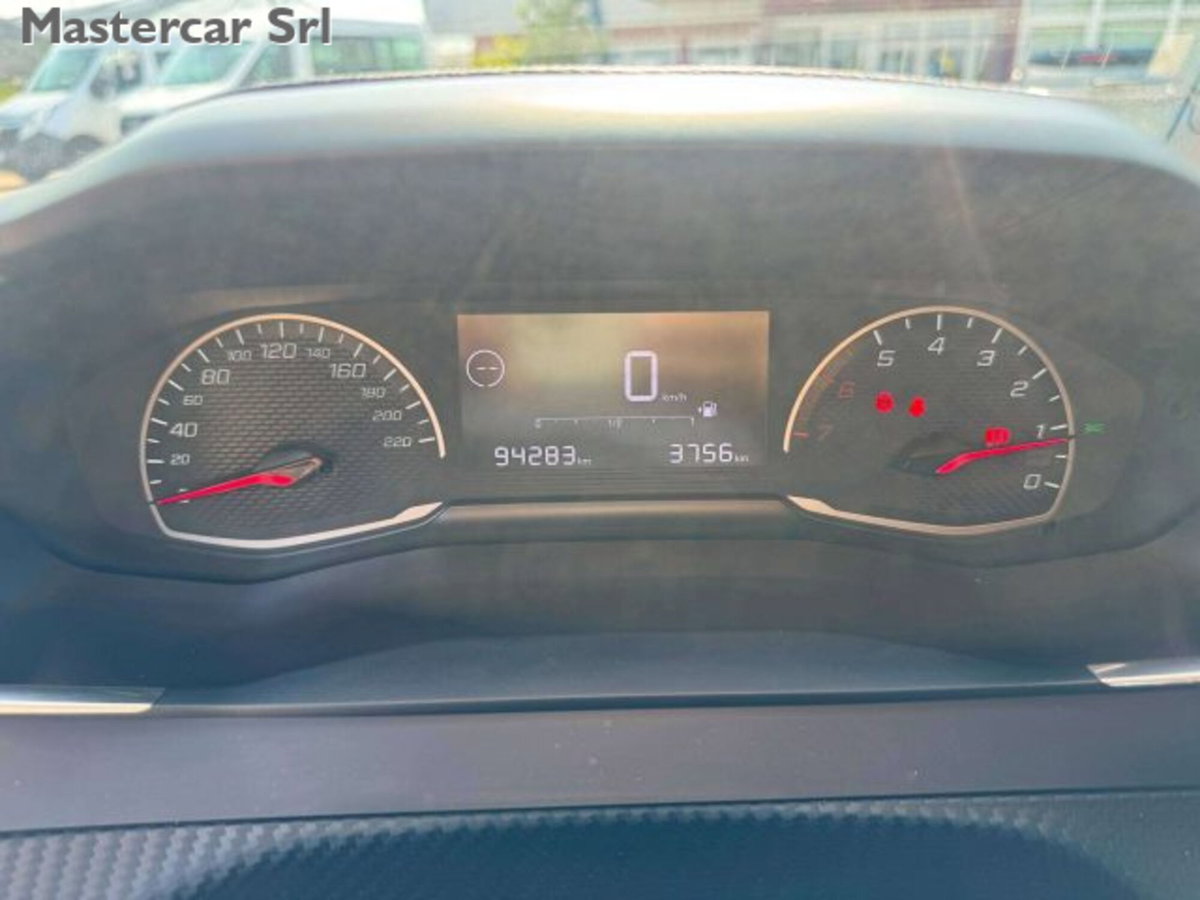 Peugeot 2008 1.2 puretech Active s&s 100cv (13)