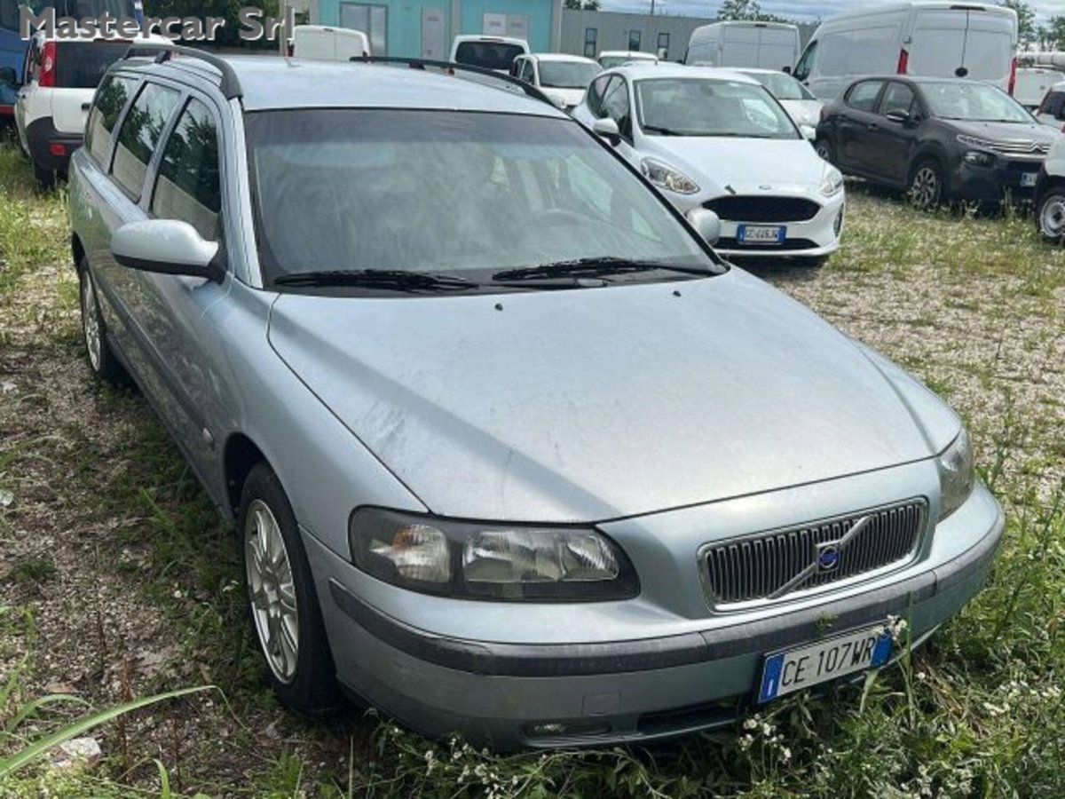 Volvo V70 2.4 D5 20V cat Optima (2)
