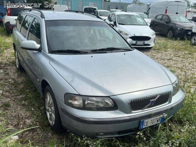 Volvo V70 2.4 D5 20V cat Optima (2)