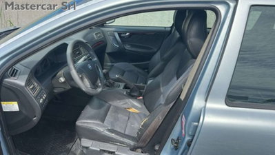 Volvo V70 2.4 D5 20V cat Optima (7)