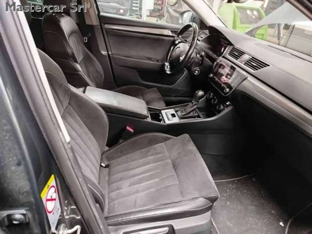 Skoda Superb Station Wagon 2.0 TDI EVO 122 CV SCR DSG Wagon Style (4)
