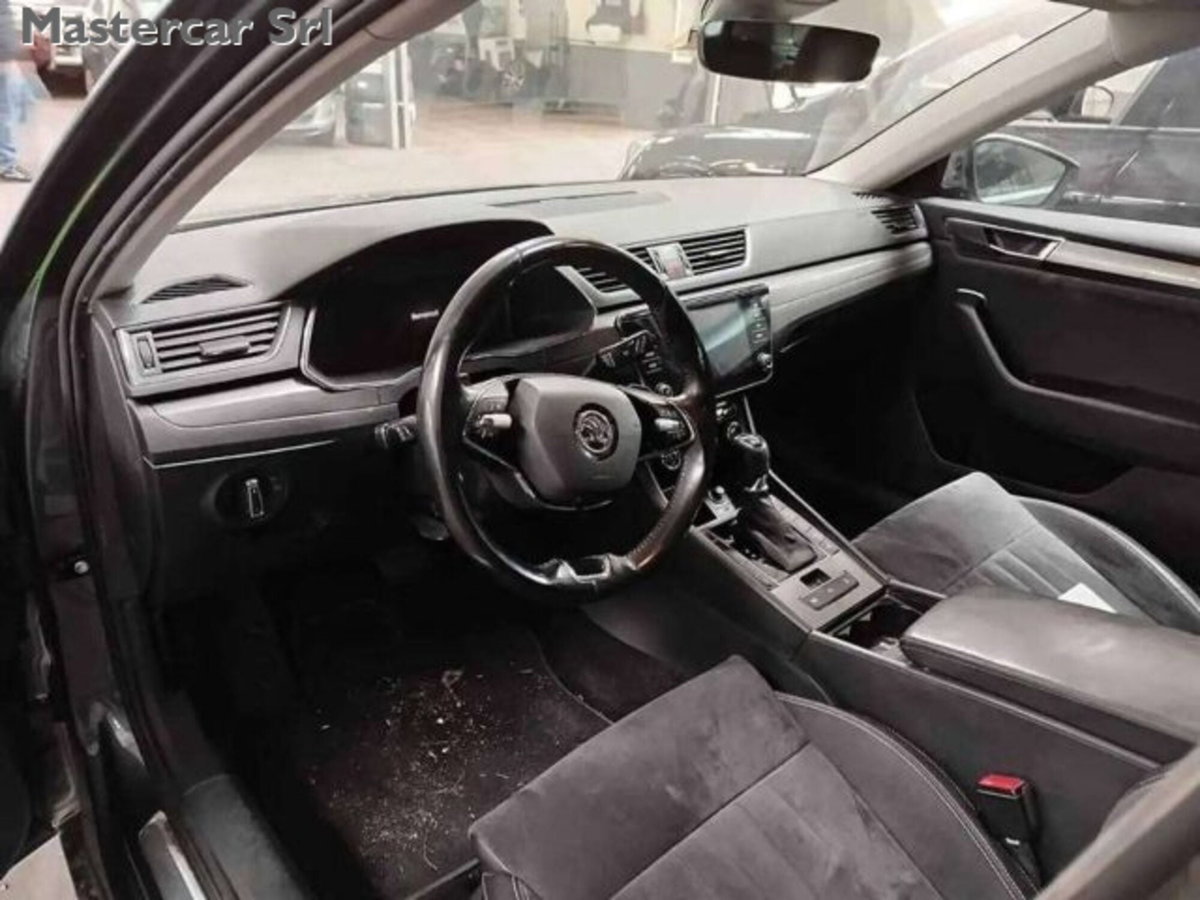 Skoda Superb Station Wagon 2.0 TDI EVO 122 CV SCR DSG Wagon Style (7)