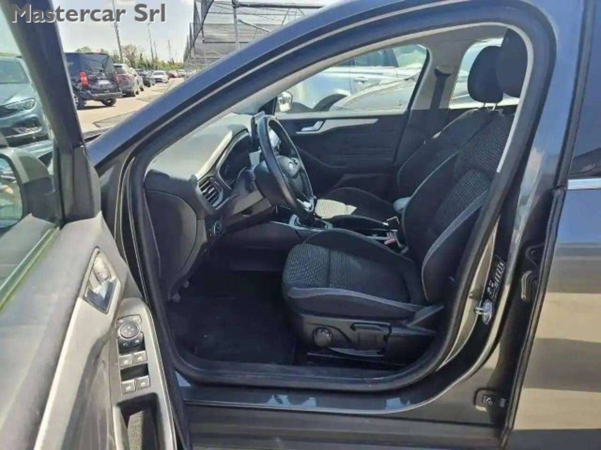 Ford Focus Station Wagon 1.0 EcoBoost 125 CV SW Business (9)