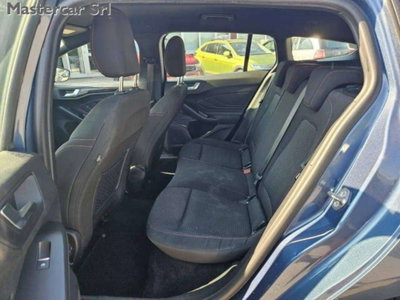 Ford Focus Station Wagon 1.0 EcoBoost Hybrid 125 CV SW ST-Line Design (12)
