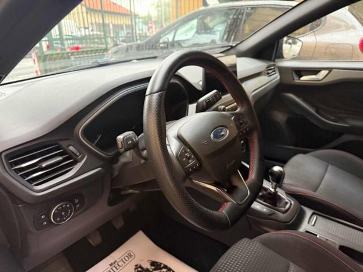 Ford Focus 1.0 EcoBoost Hybrid 125 CV Power. 5p. ST-Line Style (16)