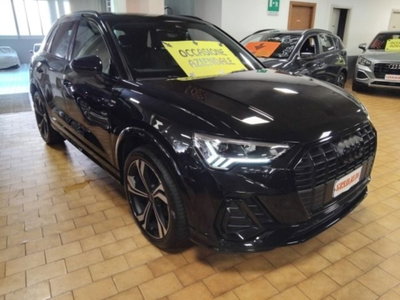 Audi Q3 35 2.0 tdi Identity Black s-tronic
