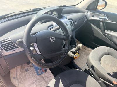 Lancia Ypsilon 1.3 MJT 75 CV Diva (10)