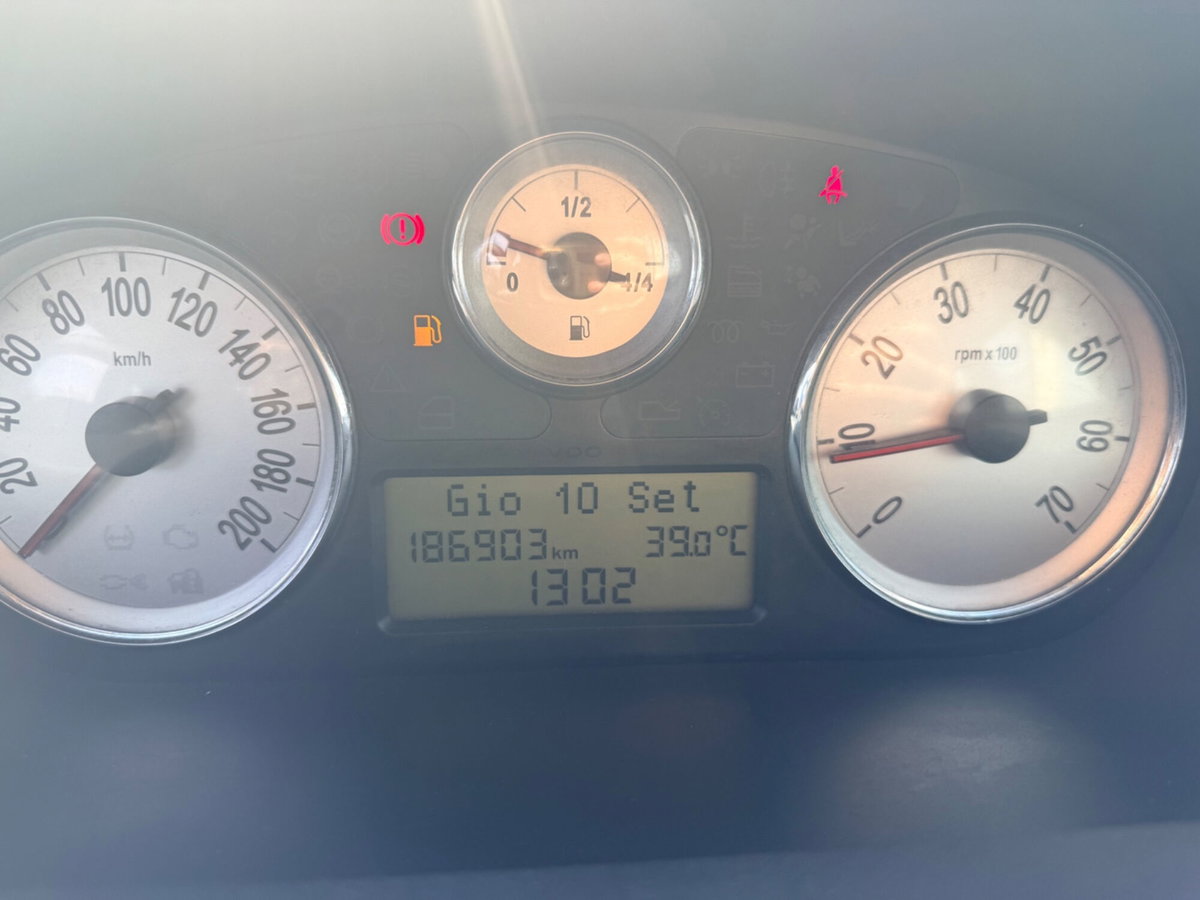 Lancia Ypsilon 1.3 MJT 75 CV Diva (11)