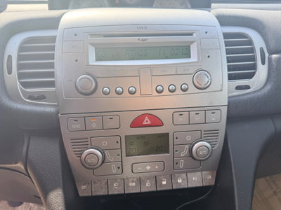 Lancia Ypsilon 1.3 MJT 75 CV Diva (12)