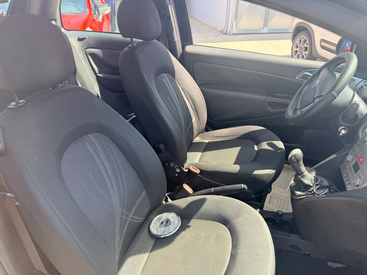 Lancia Ypsilon 1.3 MJT 75 CV Diva (14)