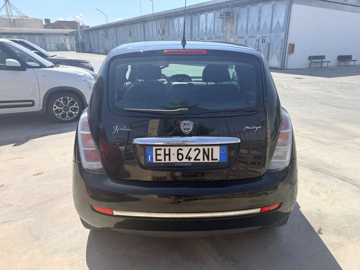 Lancia Ypsilon 1.3 MJT 75 CV Diva (6)