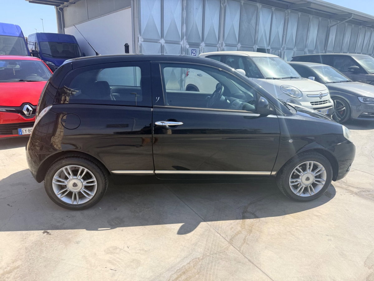 Lancia Ypsilon 1.3 MJT 75 CV Diva (8)