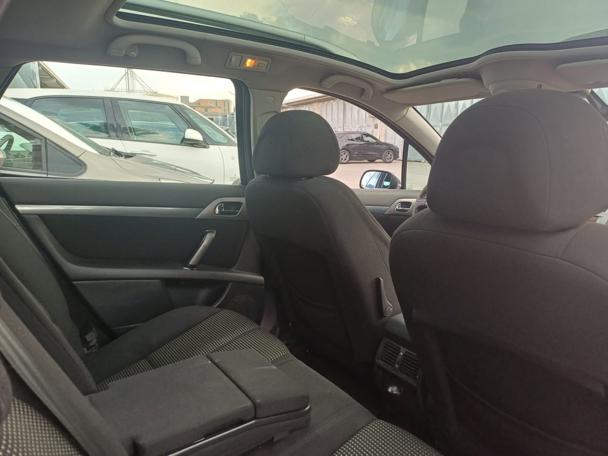 Peugeot 407 SW 2.0 HDi Confort (8)