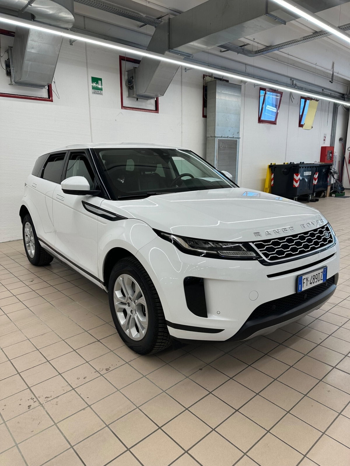 Land Rover Range Rover Evoque 2.0D I4-L.Flw 150CV AWD Aut R-Dynamic HSE (3)