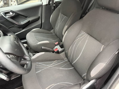 Peugeot 208 VTi 68 CV 5 porte Active (10)