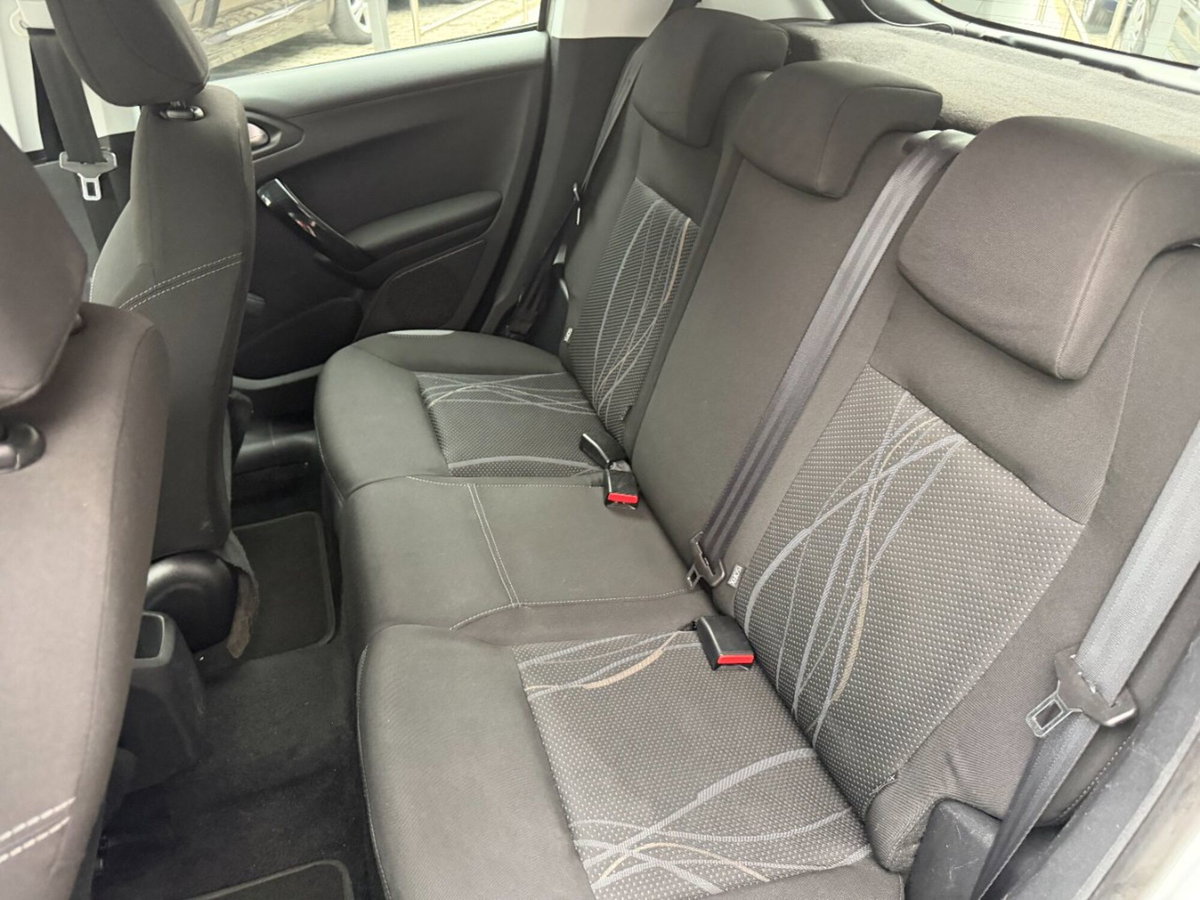 Peugeot 208 VTi 68 CV 5 porte Active (8)