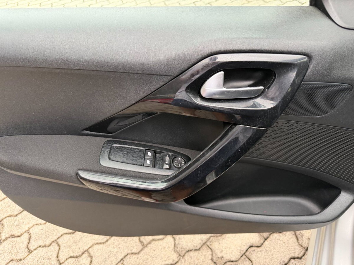 Peugeot 208 VTi 68 CV 5 porte Active (9)