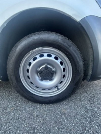 Volkswagen Veicoli Commerciali Caddy 1.4 TGI Kombi (10)
