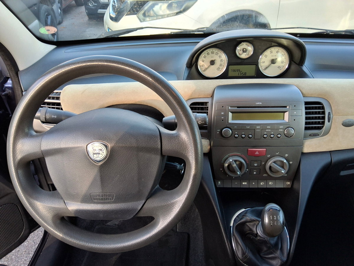 Lancia Ypsilon 1.2 Argento (10)