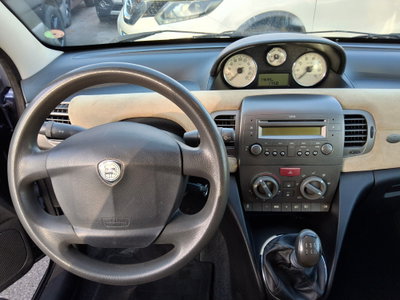 Lancia Ypsilon 1.2 Argento (10)