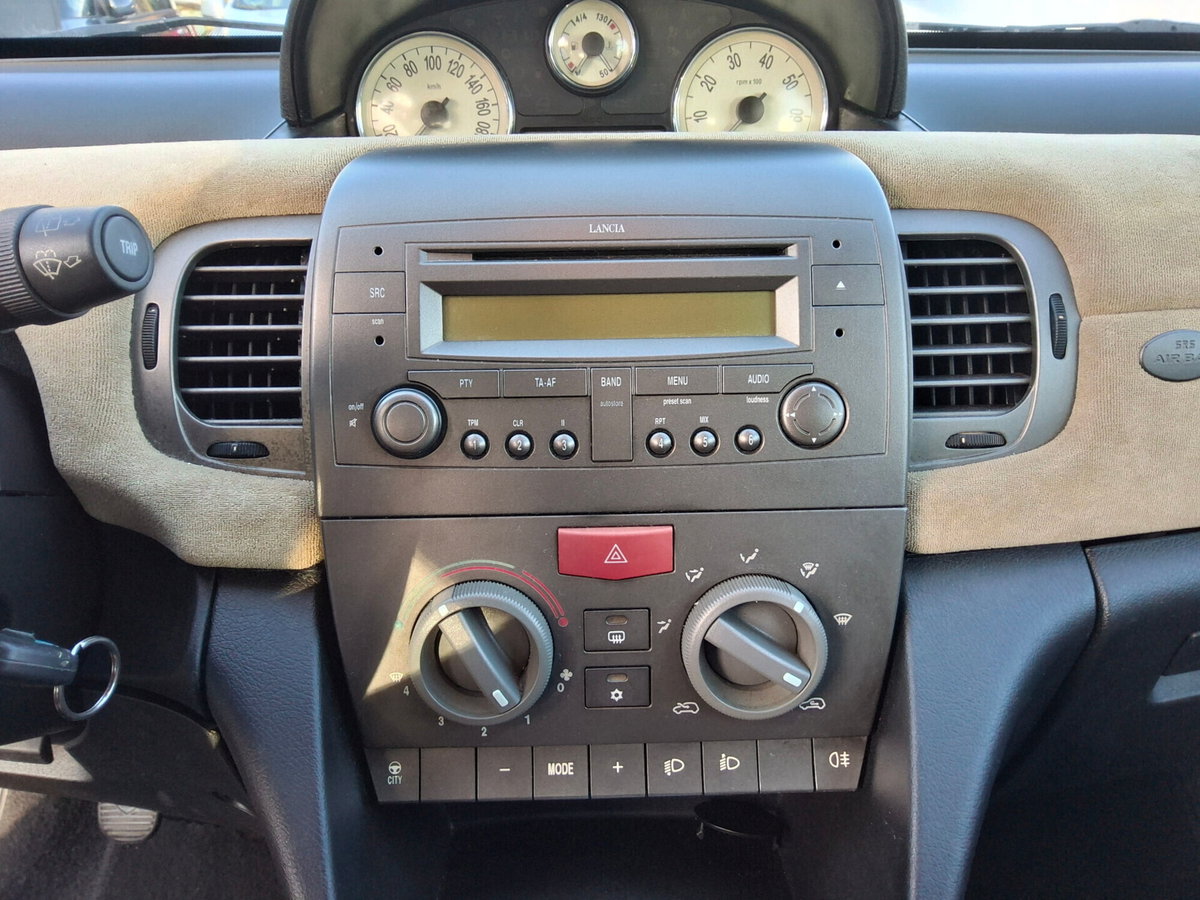 Lancia Ypsilon 1.2 Argento (13)