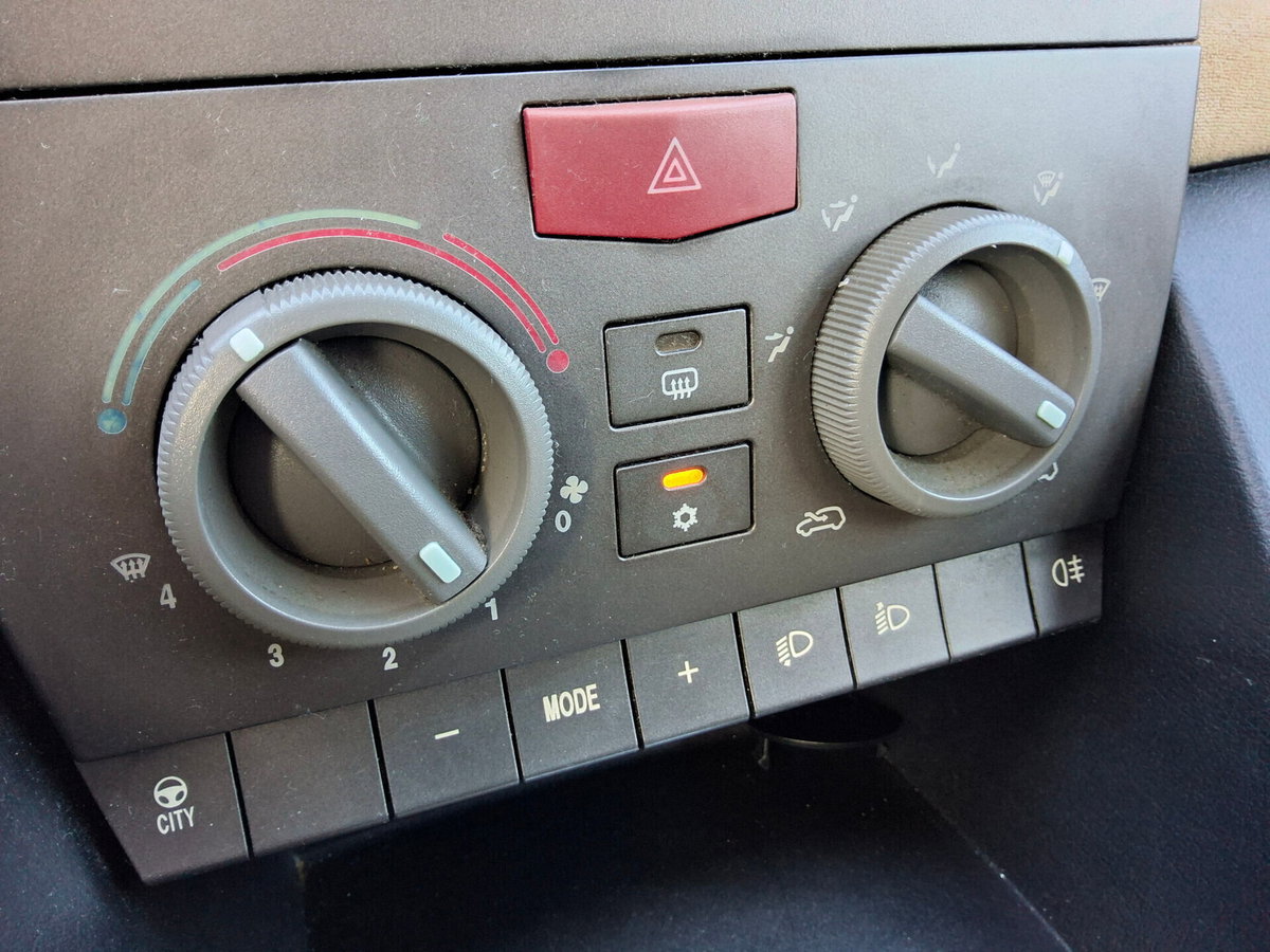 Lancia Ypsilon 1.2 Argento (14)