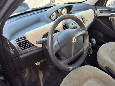Lancia Ypsilon 1.2 Argento (17)