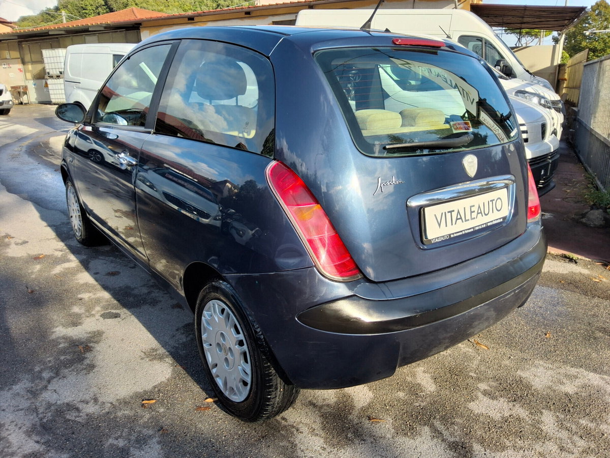 Lancia Ypsilon 1.2 Argento (4)