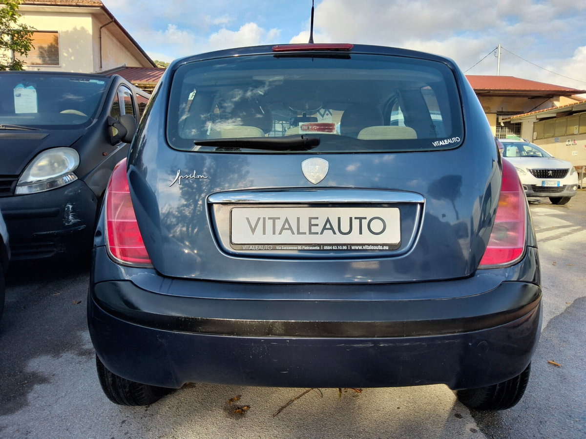 Lancia Ypsilon 1.2 Argento (5)