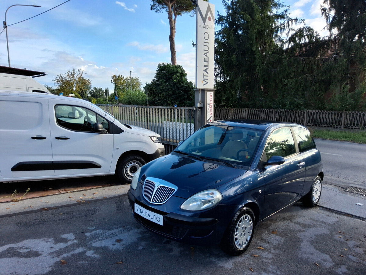 Lancia Ypsilon 1.2 Argento (7)