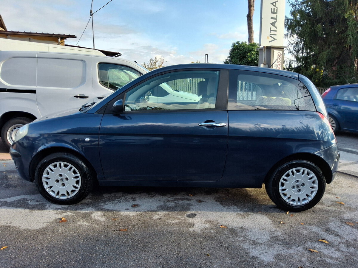 Lancia Ypsilon 1.2 Argento (9)